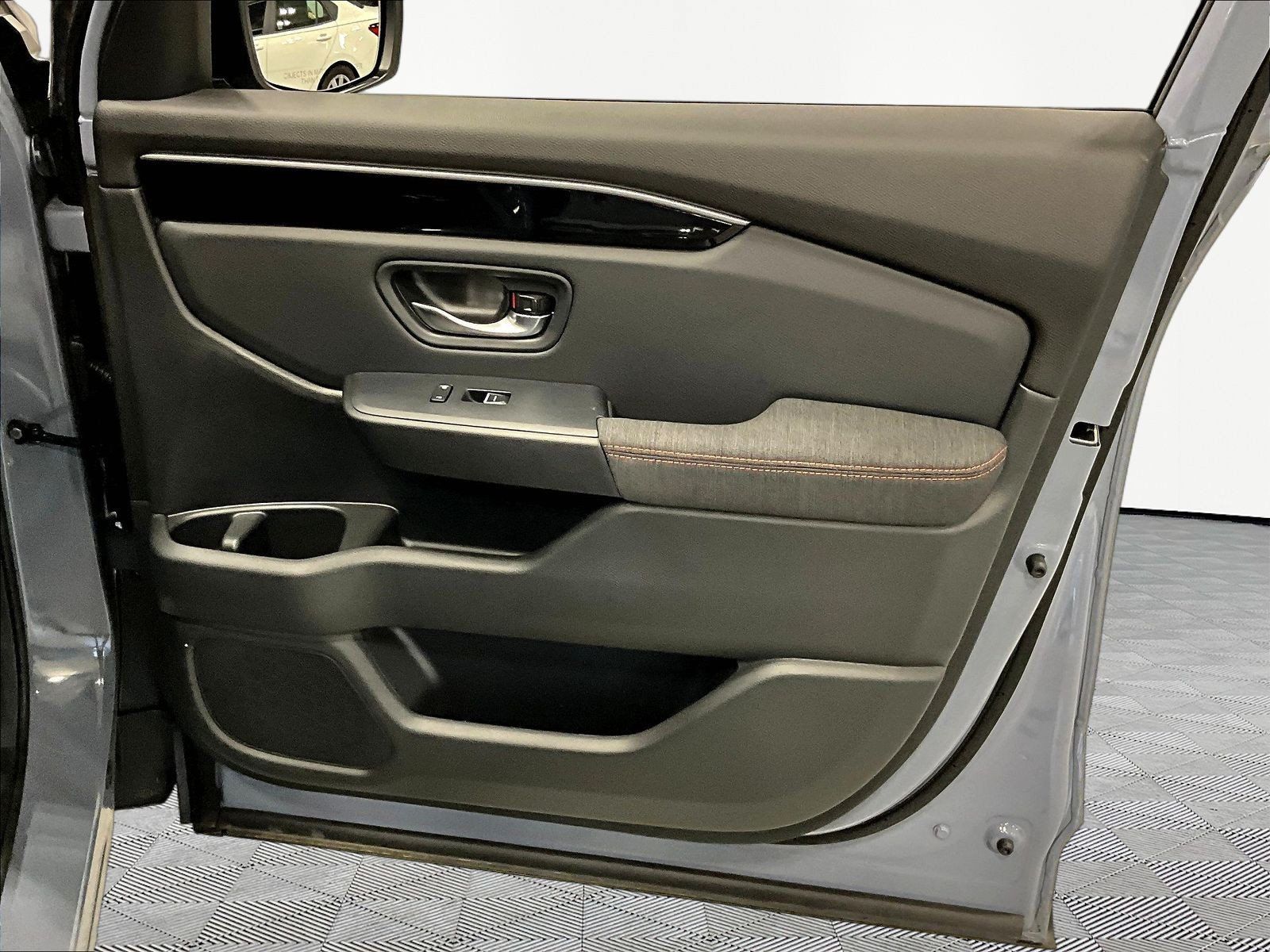 Used 2025 Honda Pilot Sport image 28