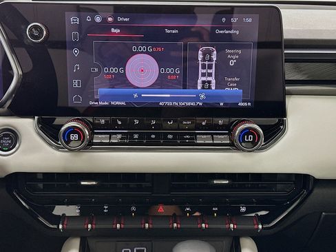 Used 2024 GMC Canyon AT4X image 13