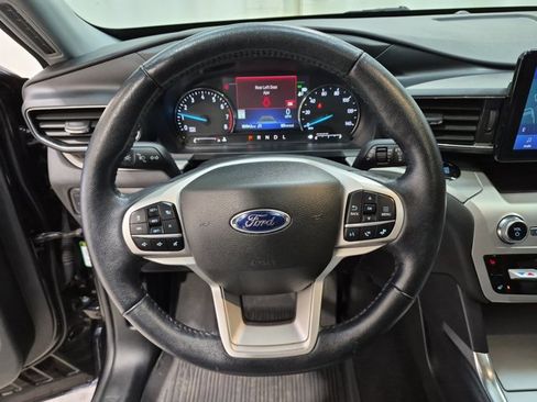 Used 2022 Ford Explorer XLT w/ Equipment Group 202A AWD/4WD image 15