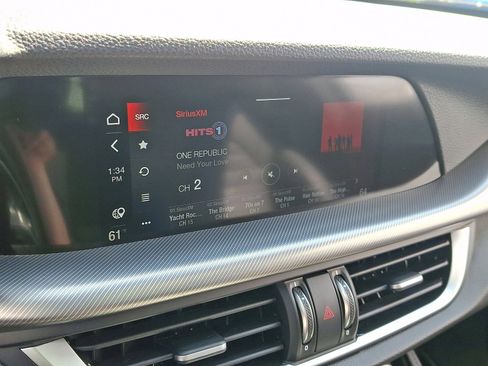 Used 2022 Alfa Romeo Stelvio Veloce image 17