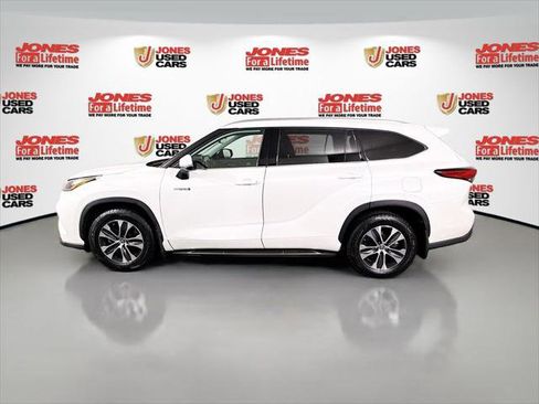 Certified 2020 Toyota Highlander XLE AWD/4WD image 16