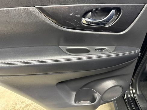 Used 2018 Nissan Rogue SV AWD/4WD image 21