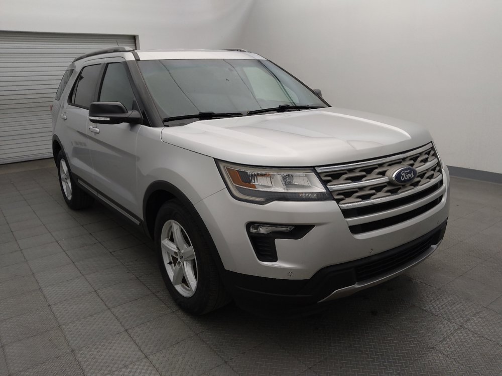 Used 2018 Ford Explorer XLT w/ Equipment Group 202A FWD image 13