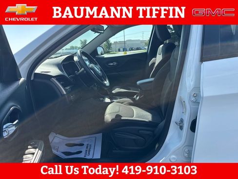 Used 2014 Jeep Cherokee Latitude AWD/4WD image 17