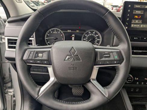 Used 2025 Mitsubishi Outlander SE image 17