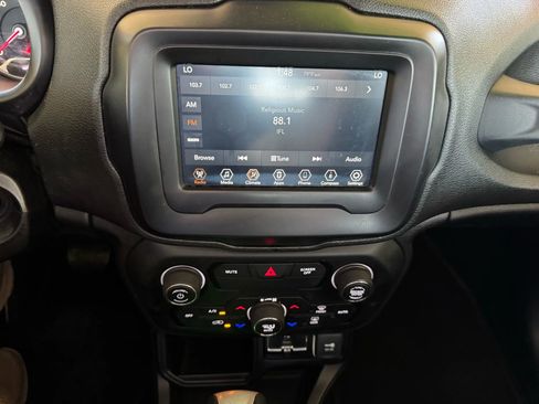 Used 2018 Jeep Renegade Latitude image 14
