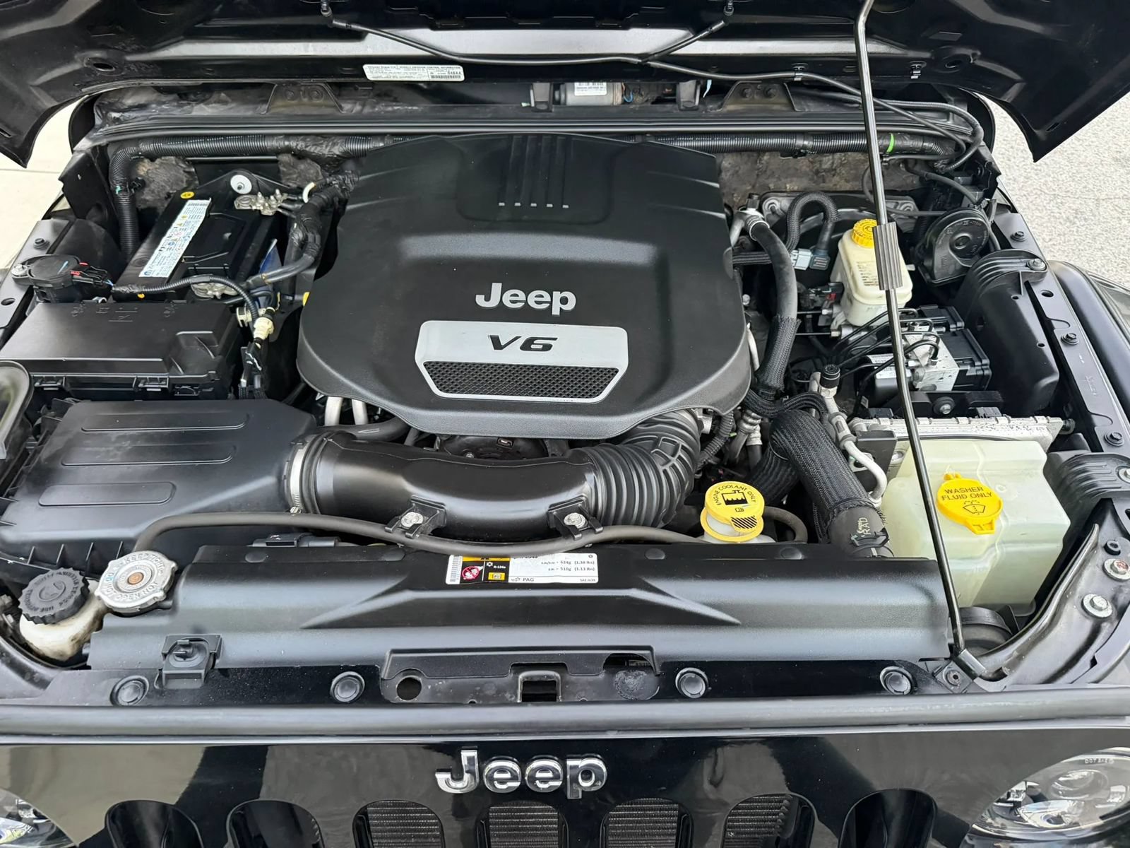 Used 2014 Jeep Wrangler Unlimited Sahara w/ Connectivity Group AWD/4WD image 27