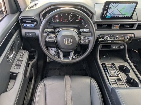 Used 2025 Honda Pilot Touring image 16