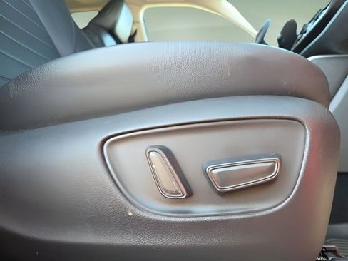 Used 2022 Toyota Highlander XLE image 16