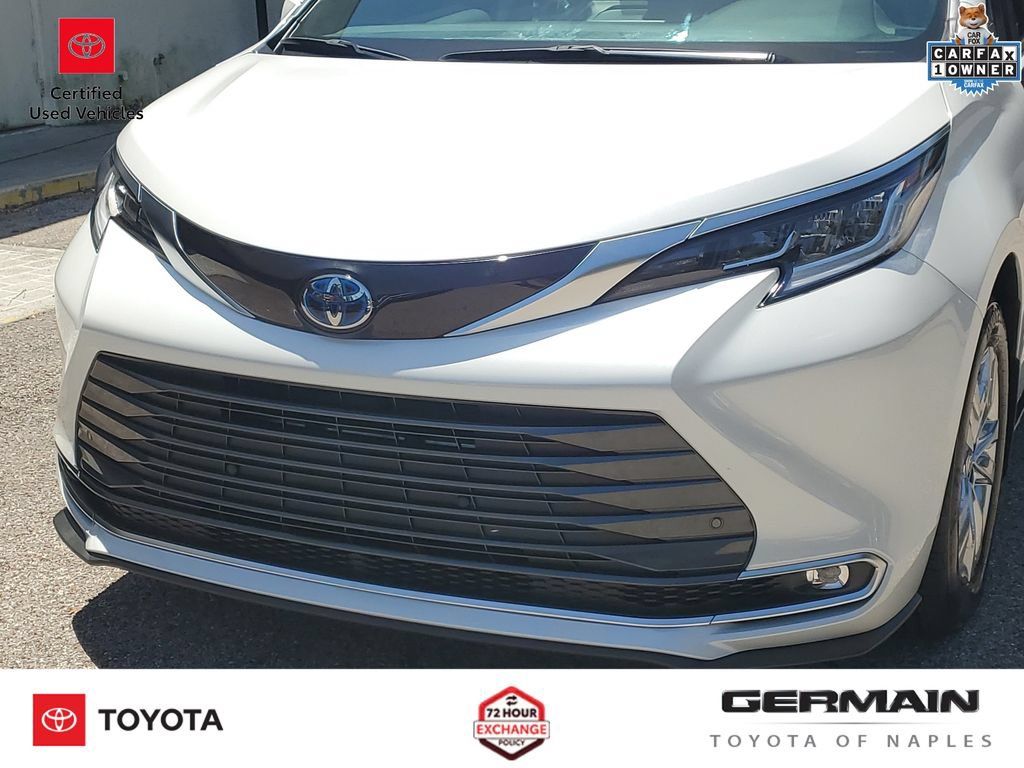 Certified 2025 Toyota Sienna Limited FWD image 15