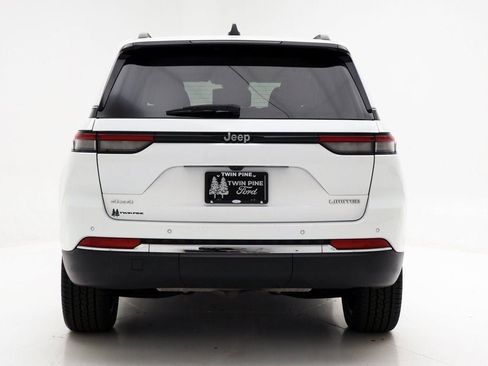 Used 2023 Jeep Grand Cherokee Limited image 7