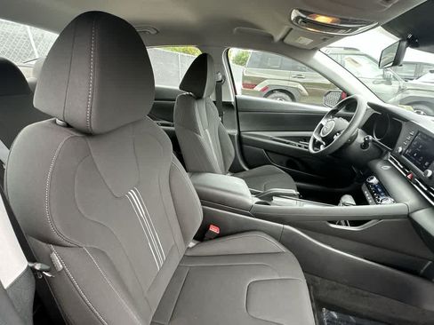 Used 2023 Hyundai Elantra SEL FWD image 27