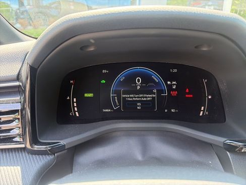 Used 2025 Toyota Camry SE image 1