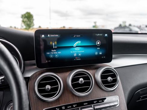 Used 2021 Mercedes-Benz GLC 300 4MATIC image 28