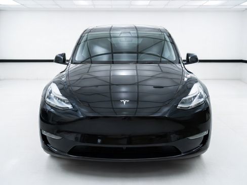 Used 2023 Tesla Model Y Long Range AWD/4WD image 2
