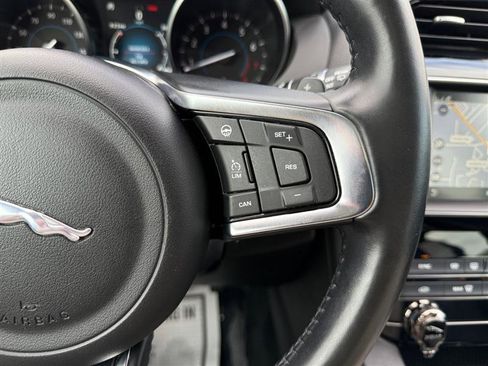 Used 2018 Jaguar F-PACE Prestige image 33