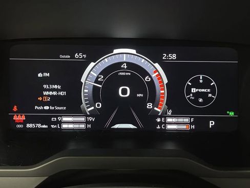 Used 2022 Toyota Tundra Platinum w/ Advanced Package image 18