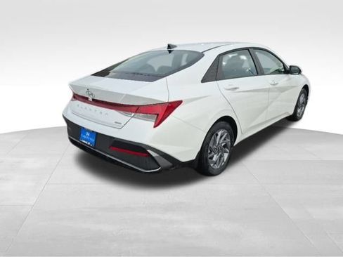 New 2026 Hyundai Elantra Hybrid FWD image 5