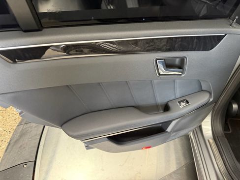 Used 2010 Mercedes-Benz E 350 4MATIC Sedan image 18