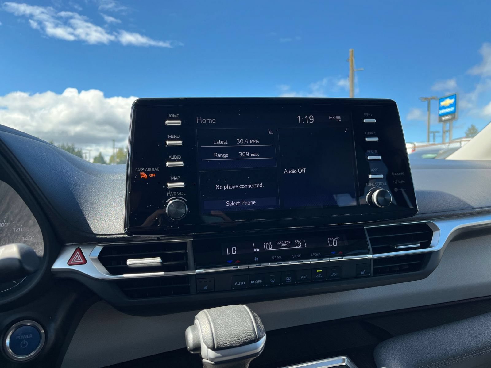 Used 2023 Toyota Sienna XLE FWD image 19