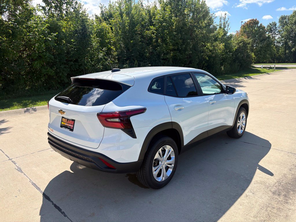 New 2026 Chevrolet Trax LS w/ Driver Confidence Package FWD image 9