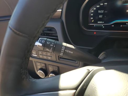 Used 2023 Chevrolet Tahoe Z71 w/ Luxury Package image 36