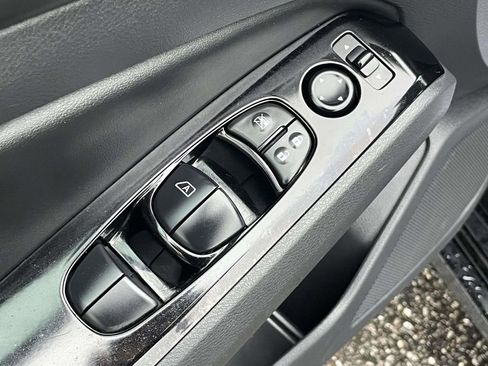 Certified 2025 Nissan Altima 2.5 SR FWD image 18