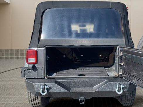 Used 2018 Jeep Wrangler Unlimited Sport S image 14