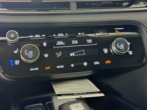 New 2026 INFINITI QX60 Luxe image 18