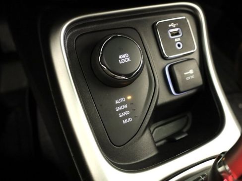 Used 2021 Jeep Compass 80th Special Edition w/ Sun and Sound Group image 24