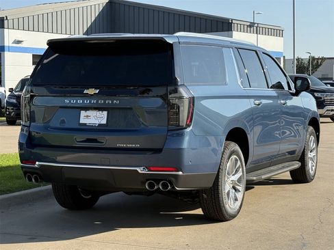 New 2026 Chevrolet Suburban Premier image 4
