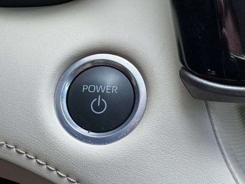 Used 2024 Toyota Highlander XLE image 21