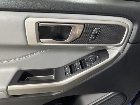 Certified 2021 Ford Explorer XLT w/ Equipment Group 202A image 11