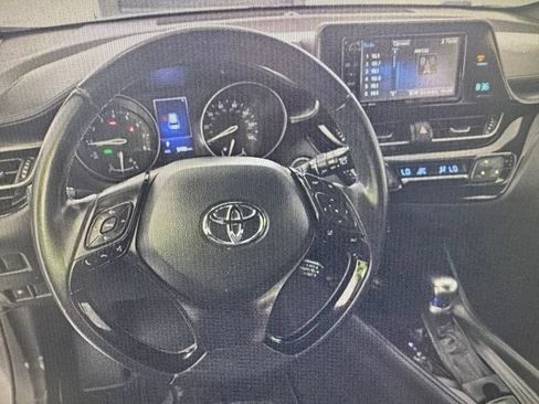 Used 2018 Toyota C-HR XLE FWD image 8