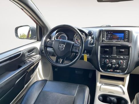 Used 2020 Dodge Grand Caravan SXT FWD image 11