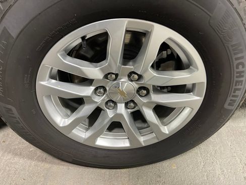 Used 2024 Chevrolet Tahoe LS RWD image 41