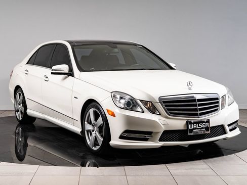 Used 2012 Mercedes-Benz E 350 4MATIC Sedan image 12