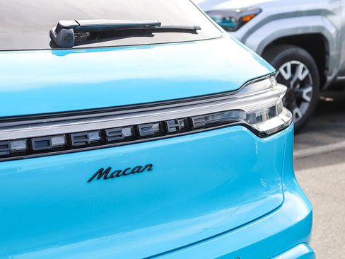 Used 2022 Porsche Macan image 12