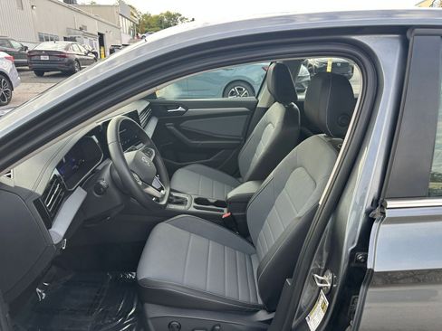 Used 2025 Volkswagen Jetta SE image 25