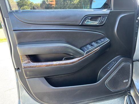Used 2020 Chevrolet Suburban LT AWD/4WD image 10
