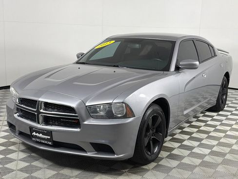 Used 2013 Dodge Charger SE w/ Connectivity Group image 8