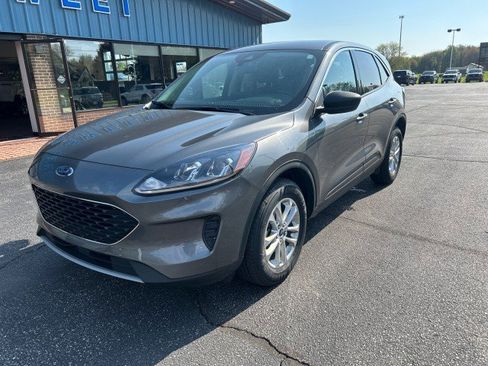 Used 2022 Ford Escape SE w/ Cold Weather Package AWD/4WD image 2