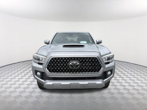 Used 2019 Toyota Tacoma TRD Sport RWD image 2