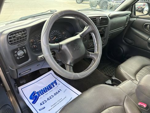 Used 2003 Chevrolet S10 Pickup LS image 12
