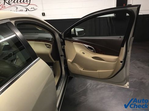 Used 2010 Buick LaCrosse CXL image 39