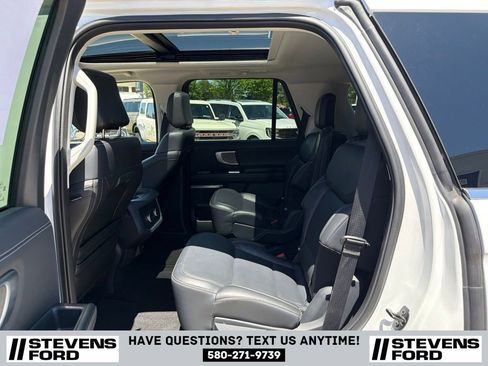 Used 2025 Ford Expedition Platinum AWD/4WD image 30