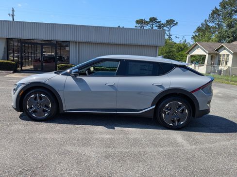 New 2025 Kia EV6 Light w/ Light LR Technology Package image 7