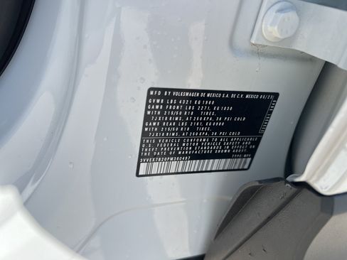 Used 2023 Volkswagen Taos SE w/ Panoramic Sunroof Package FWD image 30