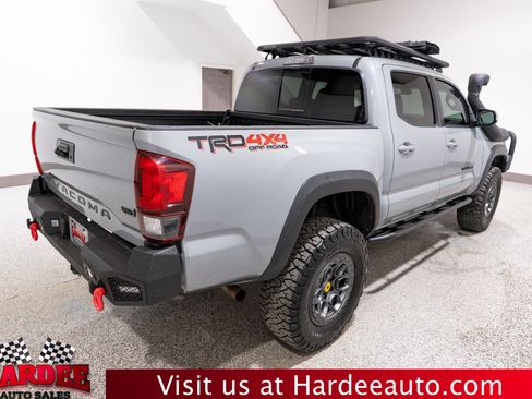 Used 2019 Toyota Tacoma TRD Off-Road AWD/4WD image 5