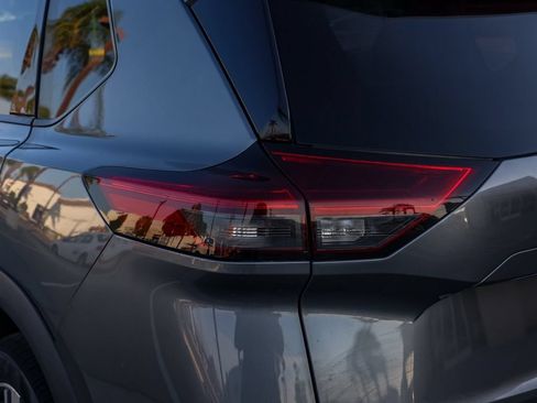 Used 2022 Nissan Rogue SL FWD image 7